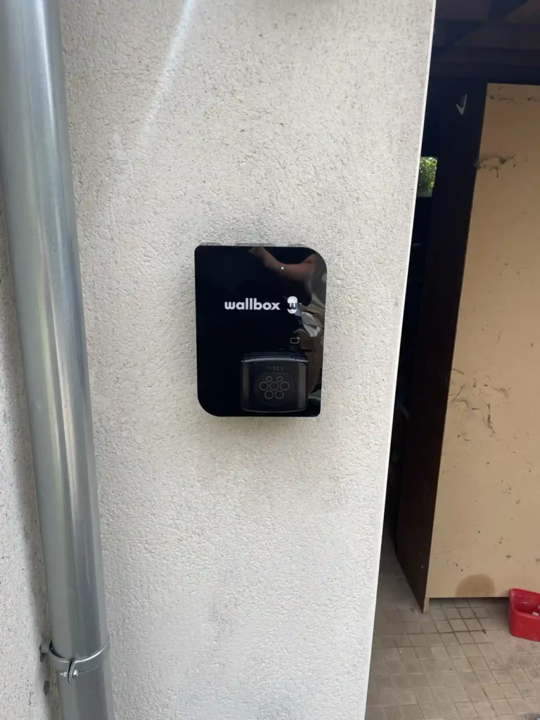 Borne de recharge IRVE Lannion