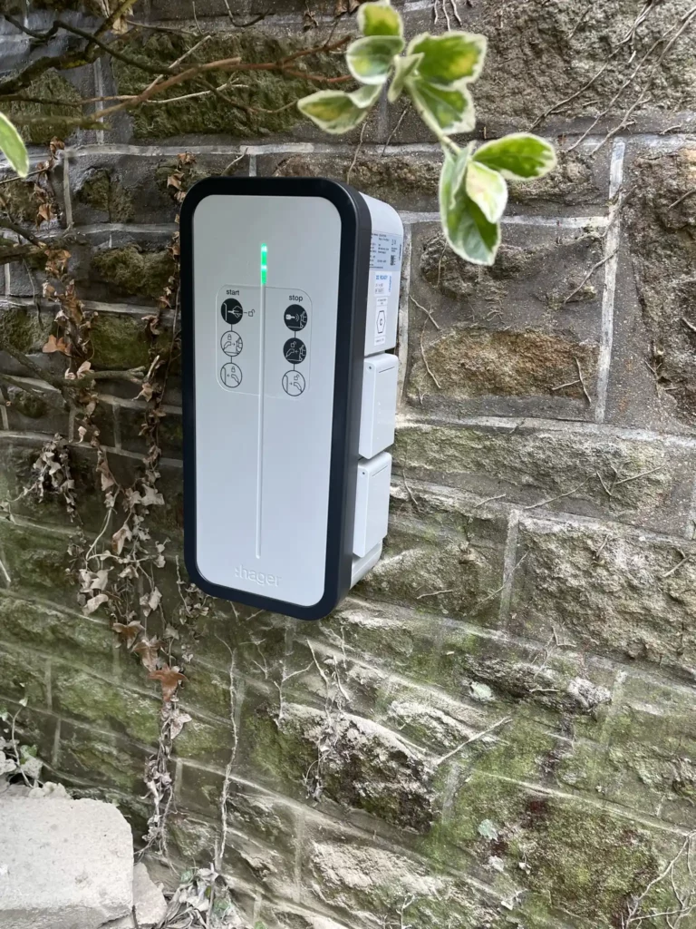 pose de borne de recharge IRVE Lannion 14