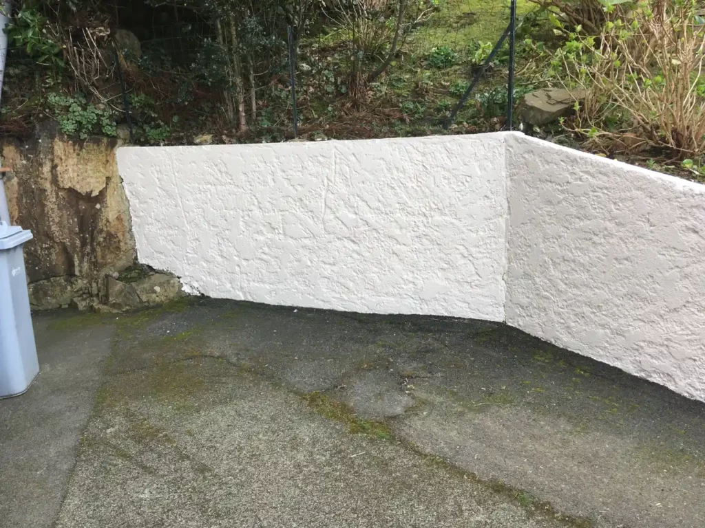 réfection d'un mur extérieur à Lannion peintre en bâtiment