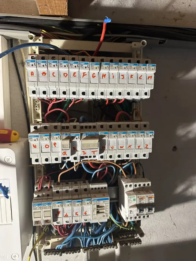 tableau électrique pas aux normes Lannion